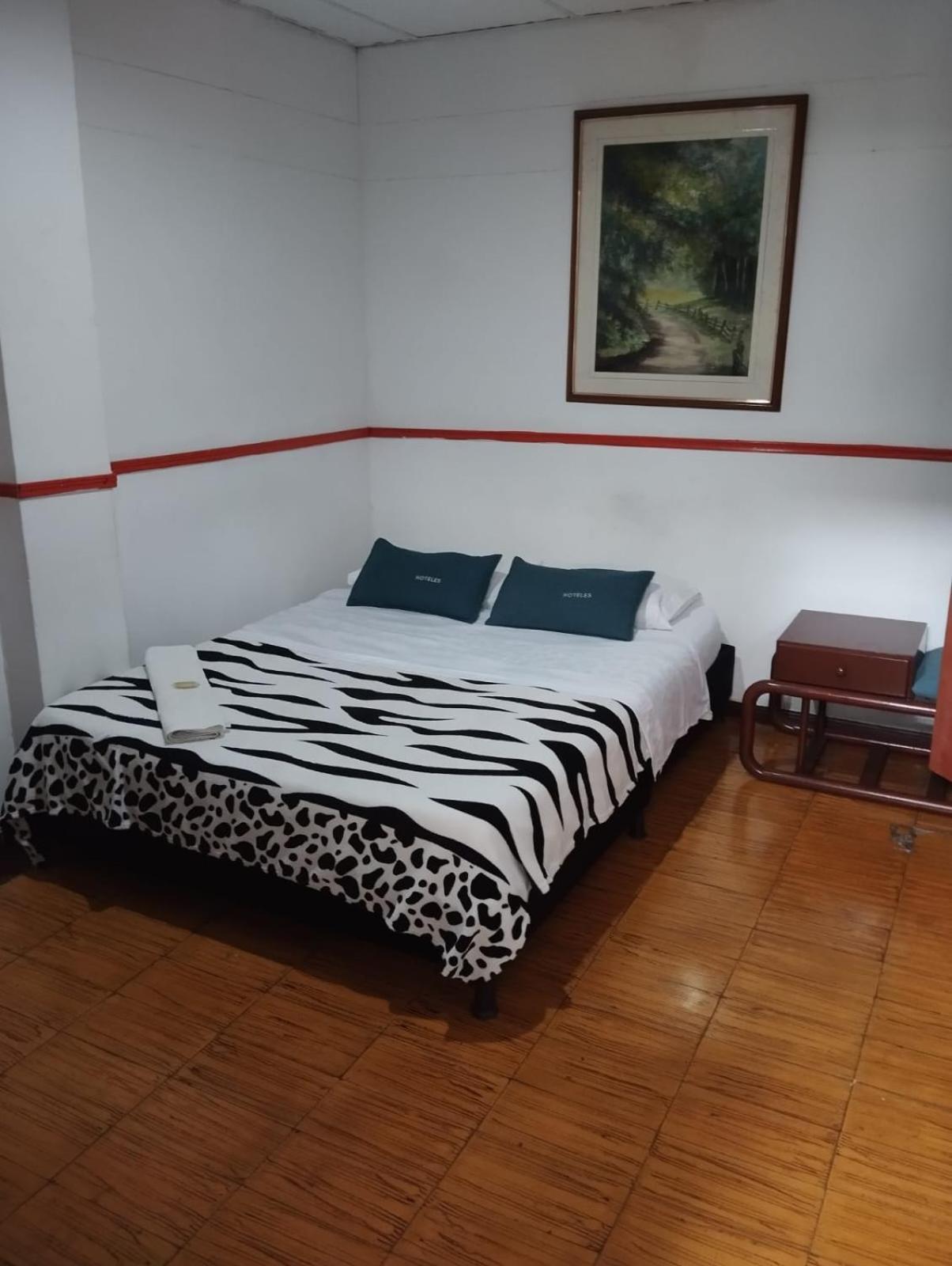 Hotel Colonial Armenia Ro Zewnętrze zdjęcie